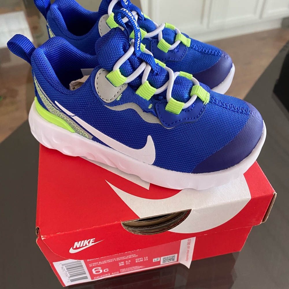 NWT Toddler Nike Sneakers